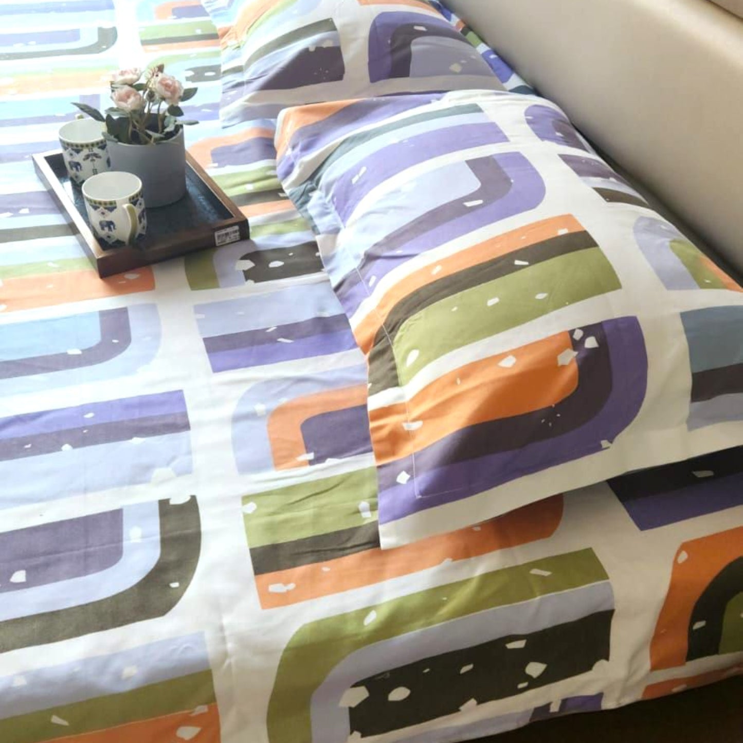 Geometric King Glaze Cotton Bedsheet — Multicolour -M02