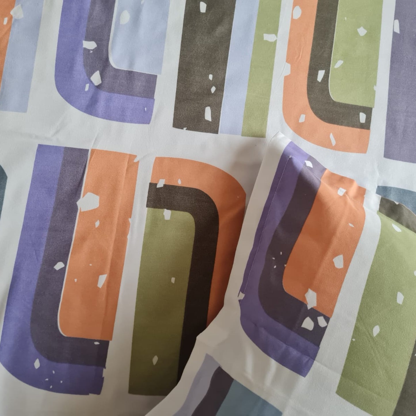 Geometric King Glaze Cotton Bedsheet — Multicolour -M02