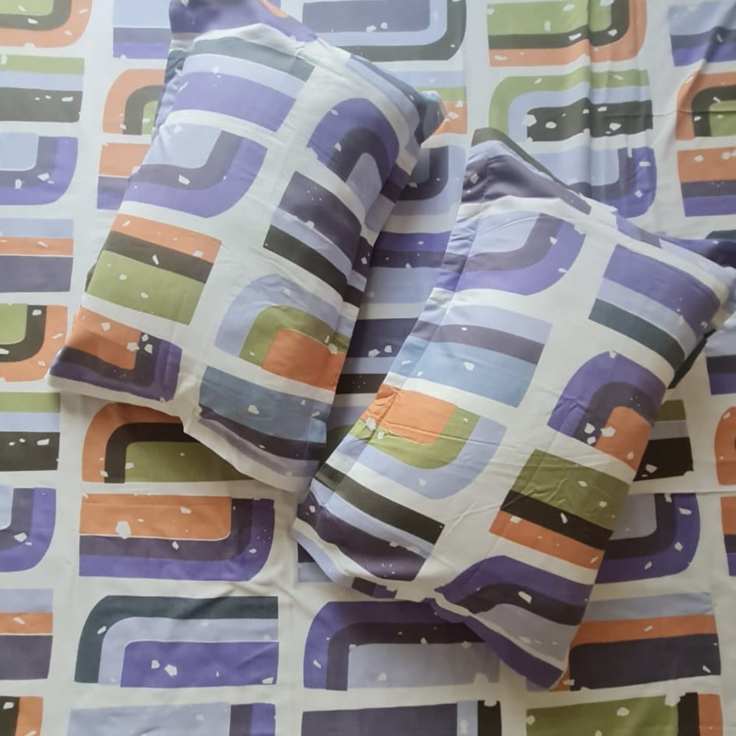 Geometric King Glaze Cotton Bedsheet — Multicolour -M02