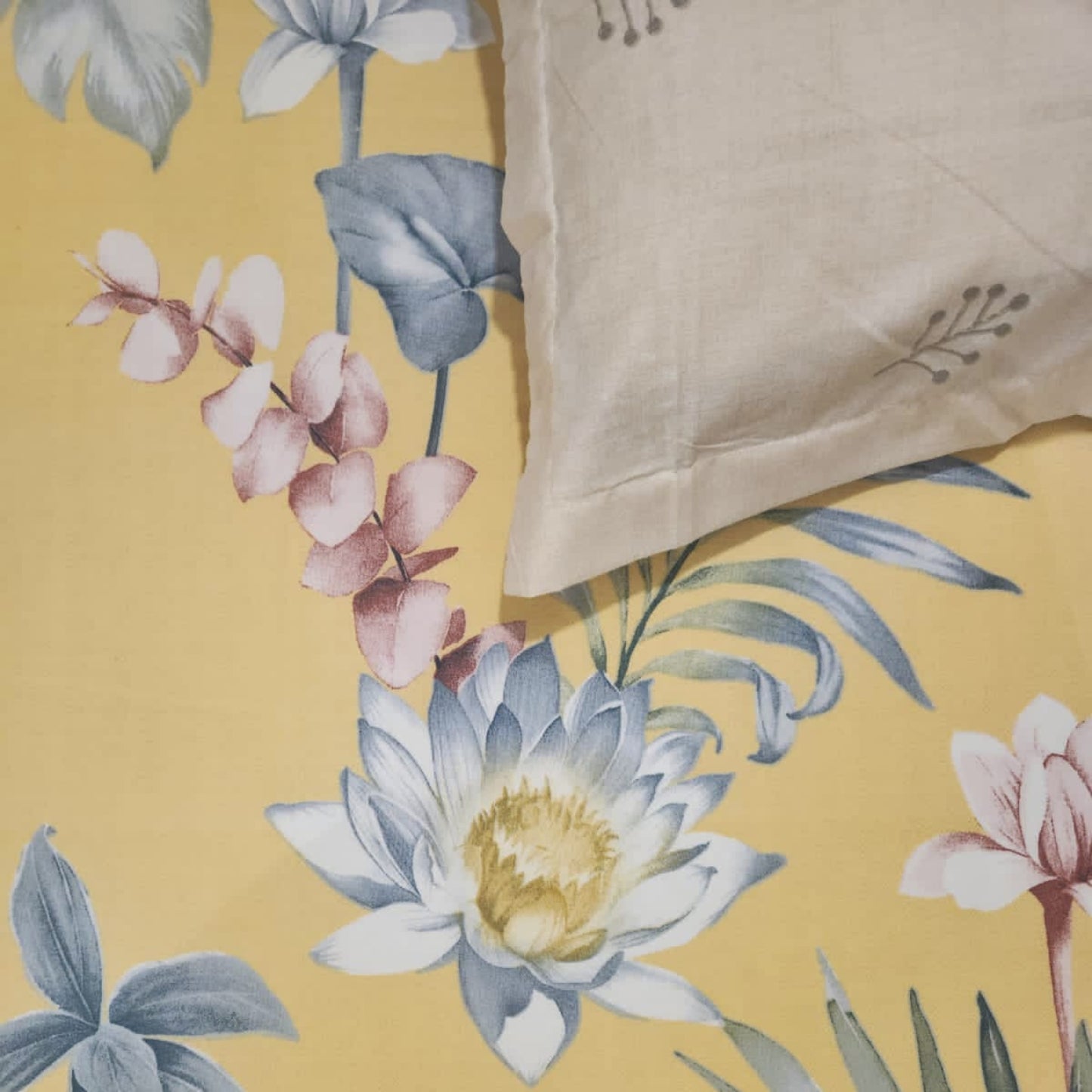 Floral King Glaze Cotton Bedsheet — Yellow