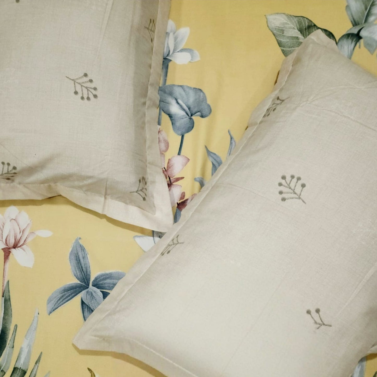 Floral King Glaze Cotton Bedsheet — Yellow