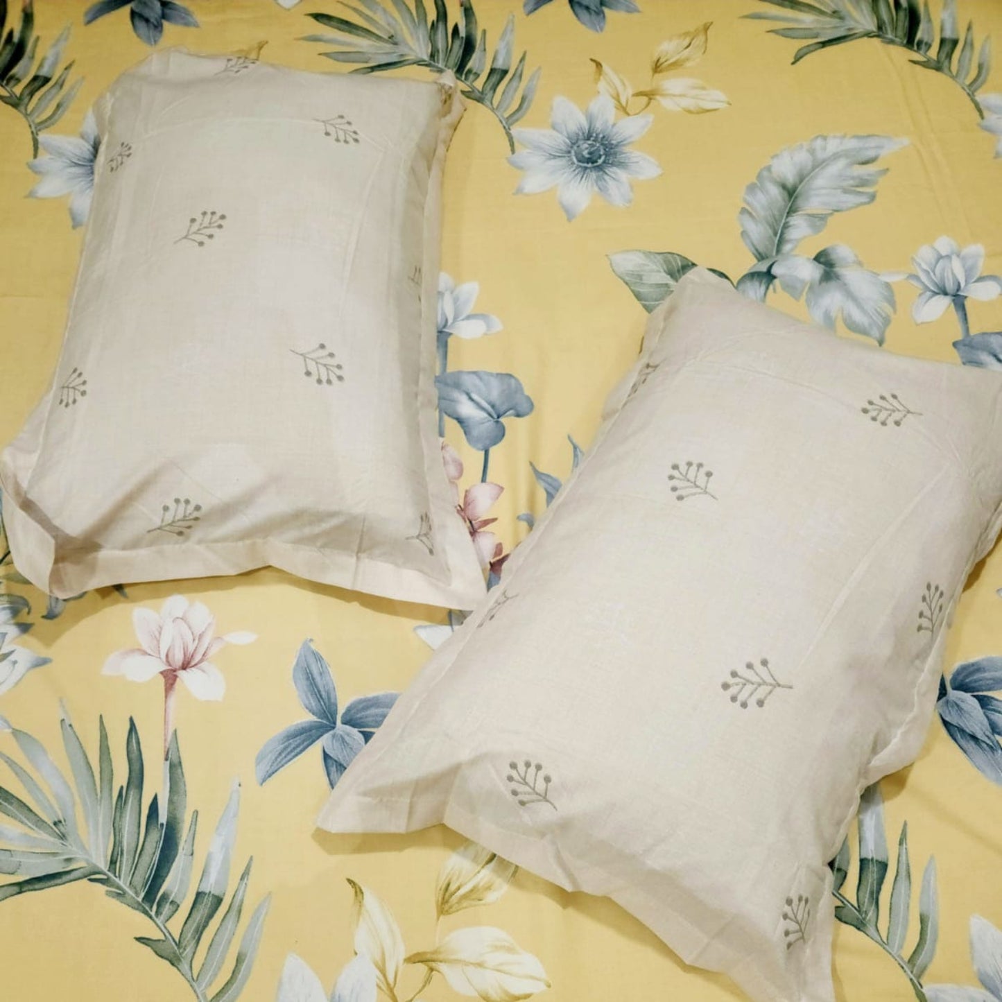 Floral King Glaze Cotton Bedsheet — Yellow