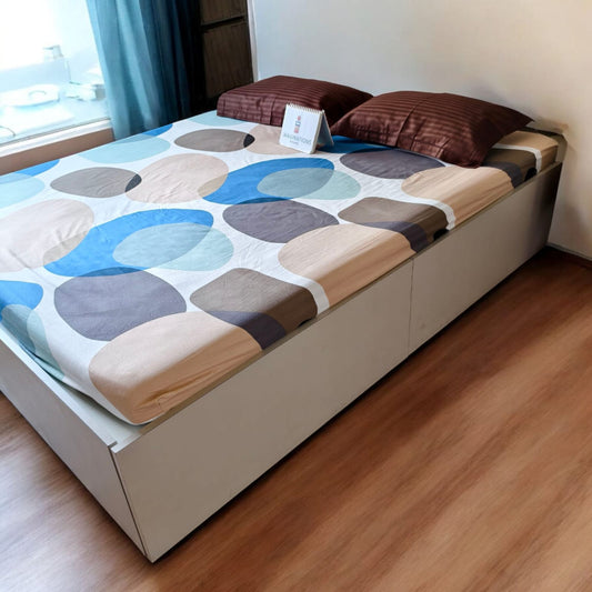 Geometric Queen Glaze  Cotton Bedsheet —Multicolour Bubbles