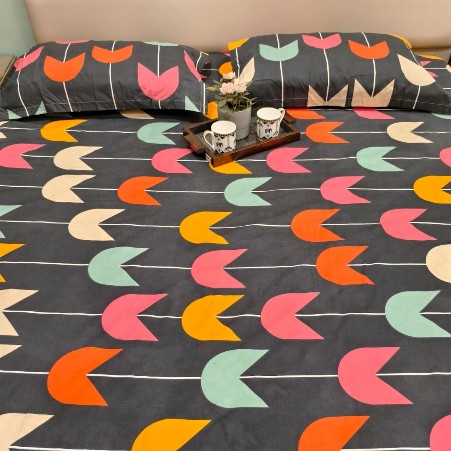 Floral Queen Glaze  Cotton Bedsheet — Black