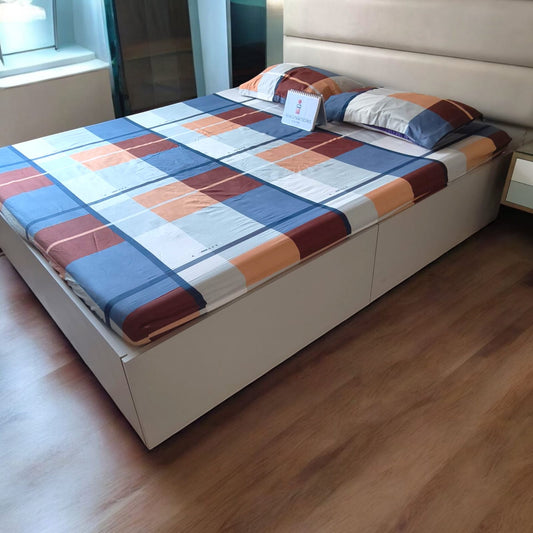 Geometric Queen Glaze  Cotton Bedsheet —Multicolour Checks