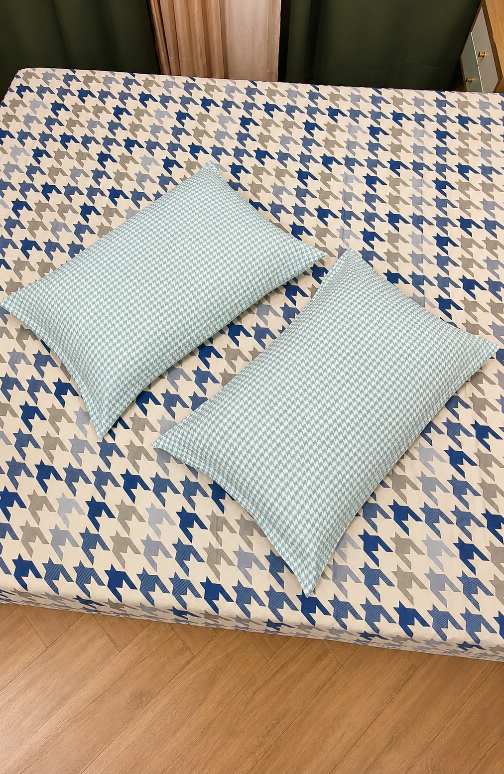 Geometric King Pure Cotton Bedsheet —Checkered