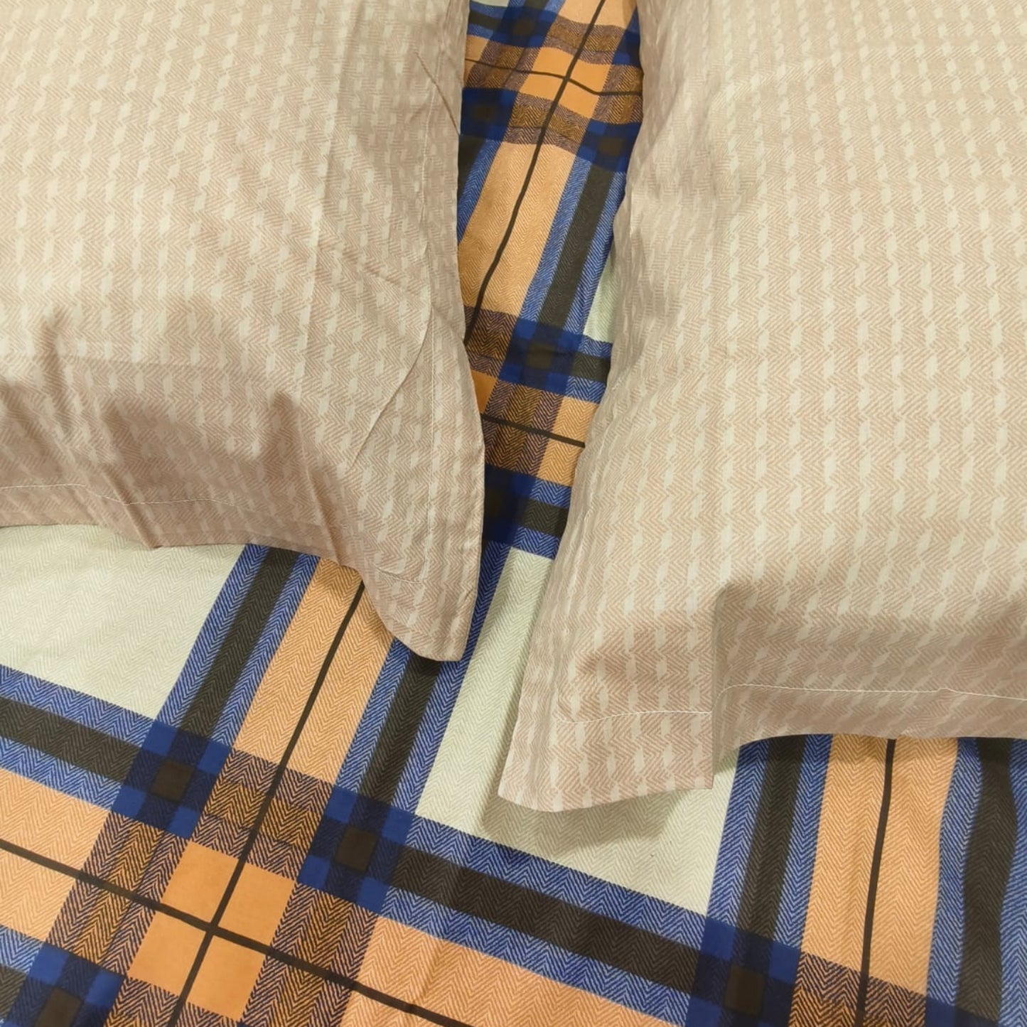 Geometric Queen Pure Cotton Bedsheet — Multicolour Checks