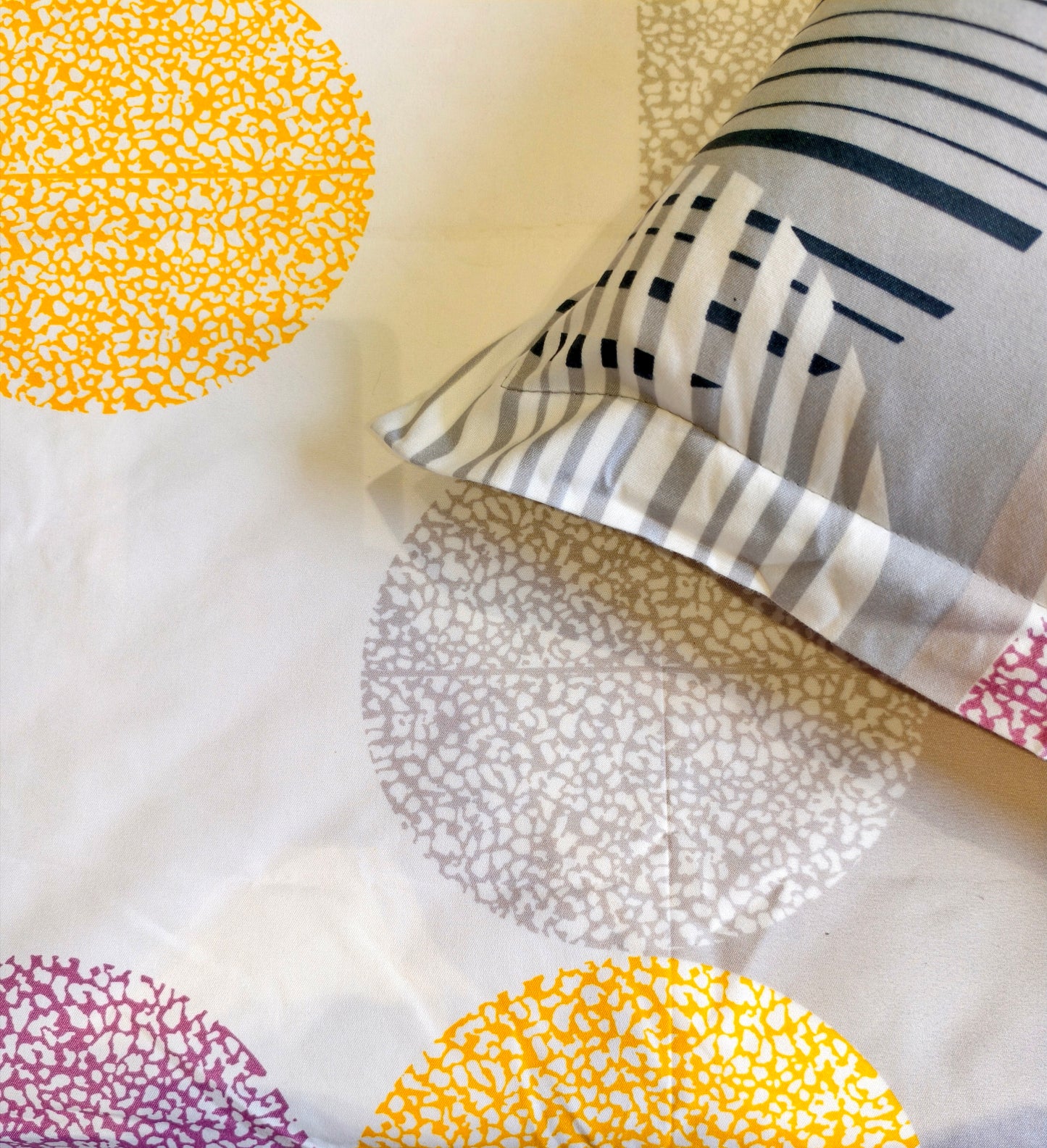 Geometric Single Glaze  Cotton Bedsheet — White