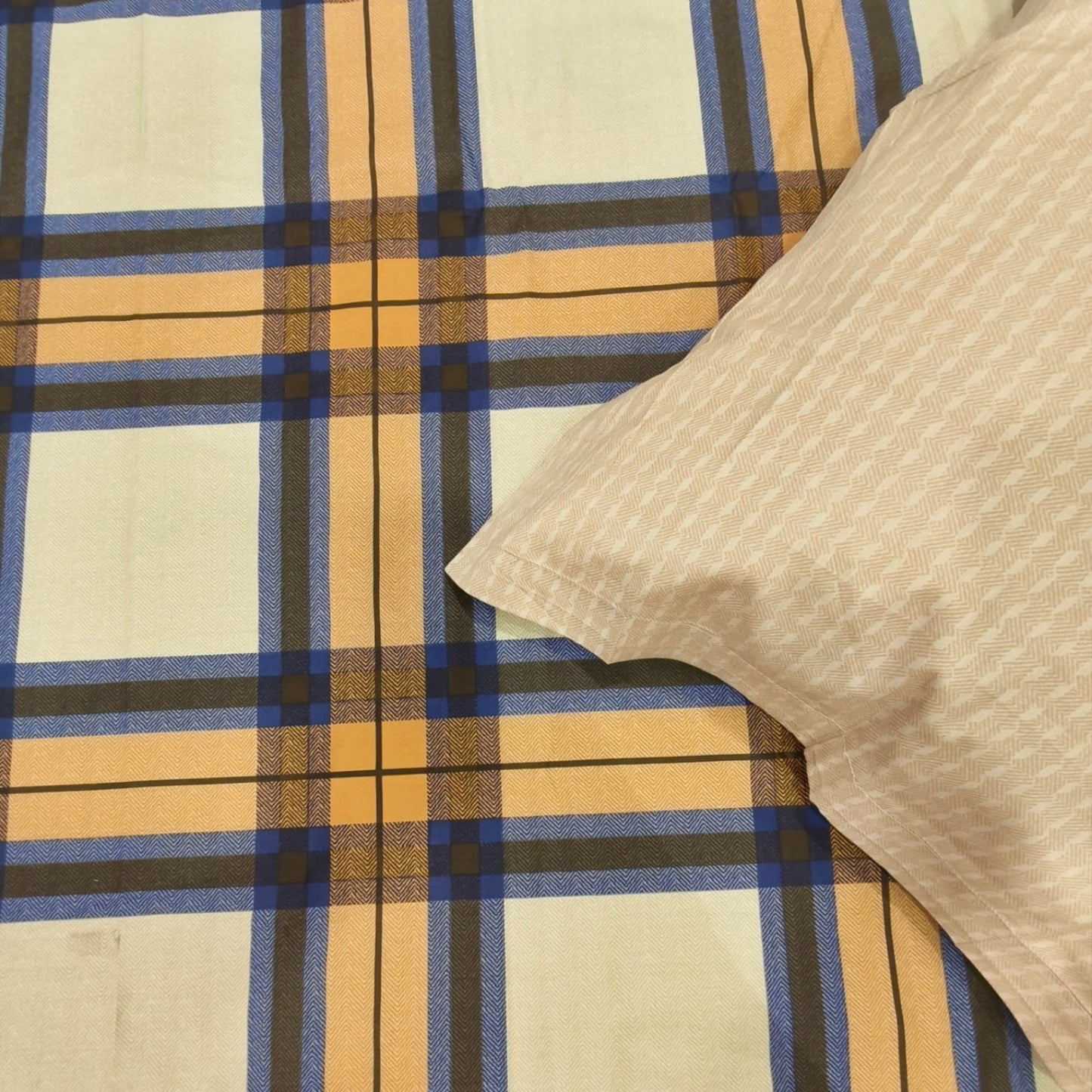 Geometric Queen Pure Cotton Bedsheet — Multicolour Checks